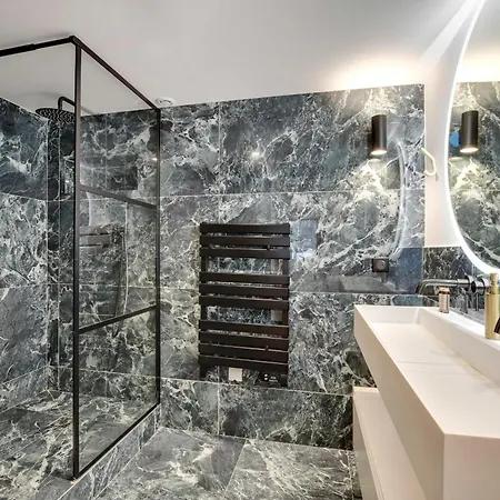 Incroyable - 3br-8p - Pl De La Nation Apartment